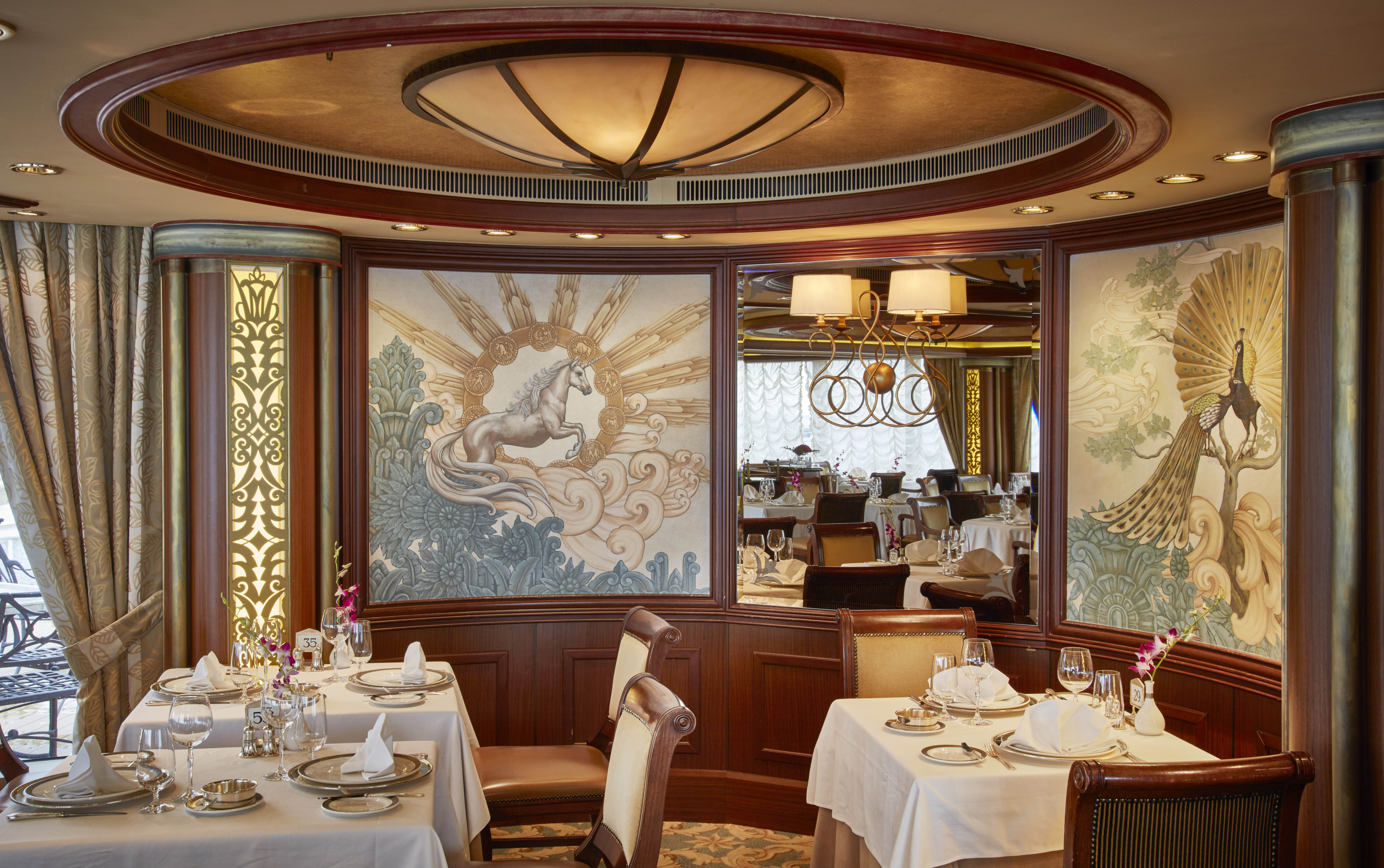 Cunard - Queen Elizabeth - Queen's Grill Restaurant.jpg